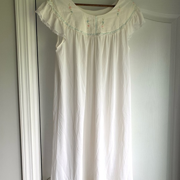 White Floral Embroidered nightgown - Picture 2 of 11